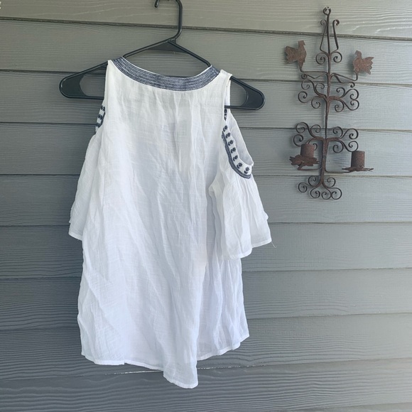MINE • white cold shoulder blouse • - Picture 2 of 2